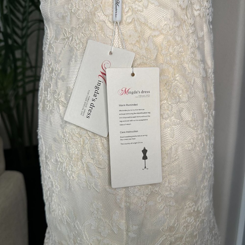 Lace bridal gown - Picture 3 of 8